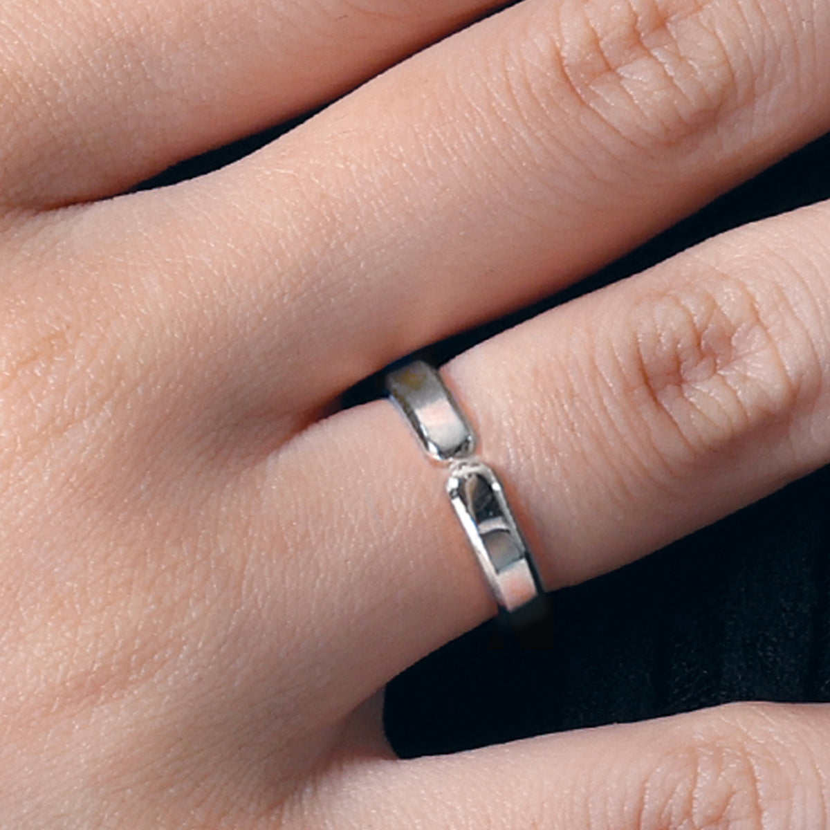 Leccornie White Gold Wedding Ring